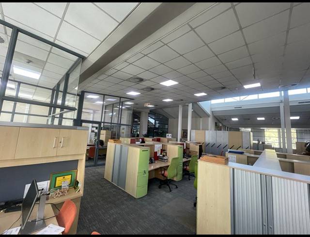 4,633M² WAREHOUSE FOR SALE IN HUGHES
